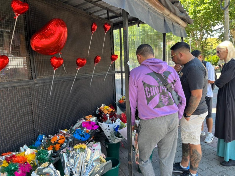 Flores, osos y chocolates, los regalos de San Valent�n